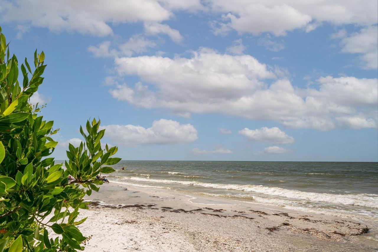 Updated Gulf Front Condo On The South End Of Fort Myers Beach! Condo Exterior photo